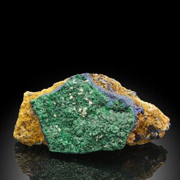 Malachite fibreuse vert profond avec azurite Groupe de