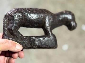 Timor-deksel voor medicijnpot - idolfiguur paard uit Sumba -