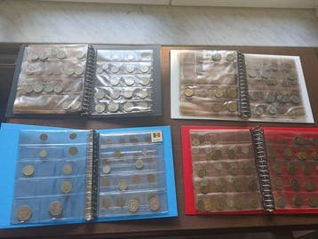 Wereld. 4 Albums of World Coins – Interesting Mix from