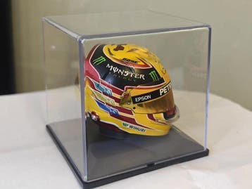 Spark 1:5 - Modelauto - Bell HP7 - Lewis Hamilton 2017, Nieuw