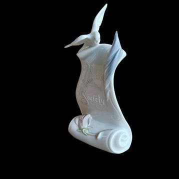 Decoratief ornament - Lladró - Scroll, brief, witte duif -