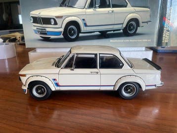 Kyosho 1:18 - Modelauto - BMW 2002 turbo, Nieuw
