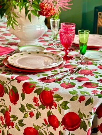 Tafelkleed met patroon van granaatappels en groenten voor