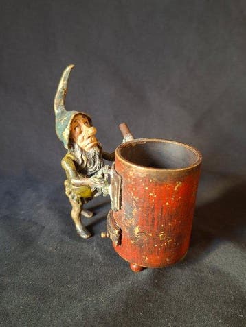 Franz Bergmann - sculptuur, Gnome and brazier - 8 cm - Koud