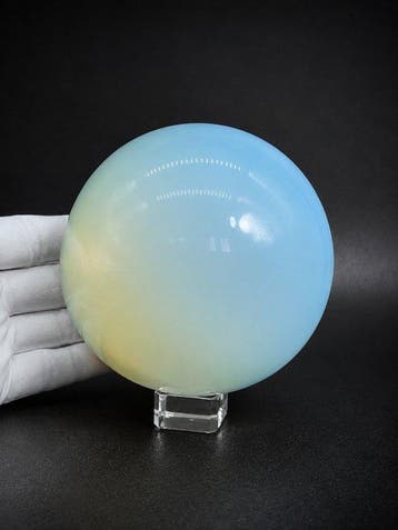 Sphère de cristal opalite | Changement de couleur bleu-jaune