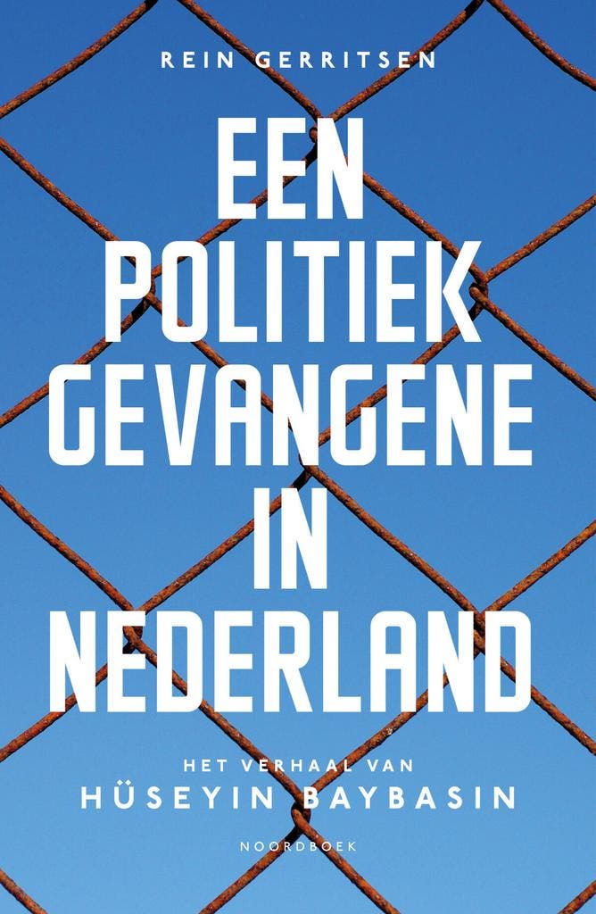 Een politiek gevangene in Nederland 9789056157715, Livres, Science, Envoi