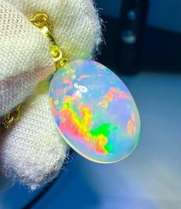 Opale Cabochon - Hauteur : 26 mm - Largeur : 13.5 mm- 1.63 g