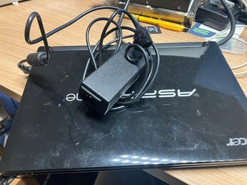 Acer Aspire One D255 2gb memory ,windows8 ,power adaptor -, Nieuw