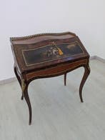 Bureau plat - Bois - Tableau avec une scène galante.