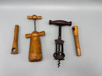 Set van vier antieke kurkentrekkers – hout en metaal (circa