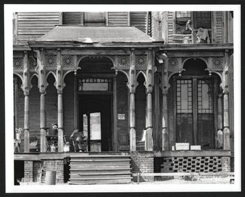 Walker Evans (1903–1975) - Detail of Boardinghouse Porch., Antiek en Kunst