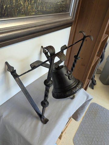 Luid klok brons - - Gepatineerd brons, Smeedijzer -