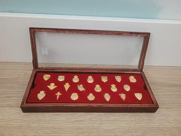 Spaanse voetbal competitie - 24K gouden insignes. La Liga +, Collections, Collections Autre