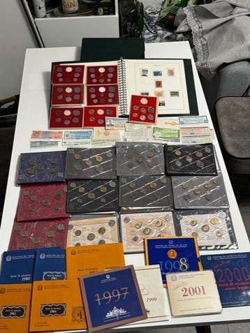 Italië. Serie di monete 1970-2001 (Zonder minimumprijs)