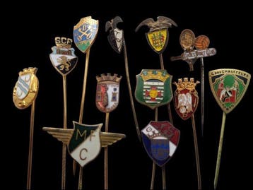 Draagspeld Twaalf spelden/pins Portugese voetbalclubs -, Verzamelen, Nieuw