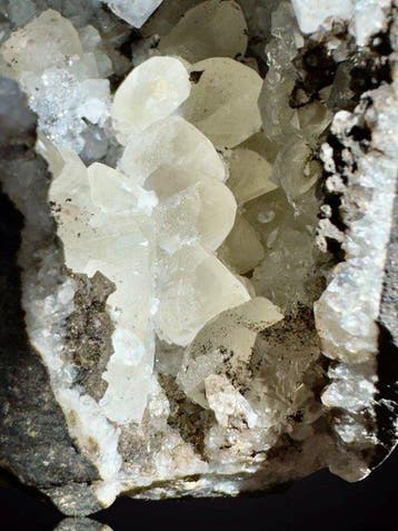 Calcietgeode & solgocoite zeer esthetisch Mineralencollectie