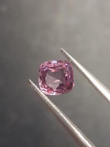 Natural purplish pink spinel - 0.56 ct - cushion - unheated, Verzenden, Nieuw