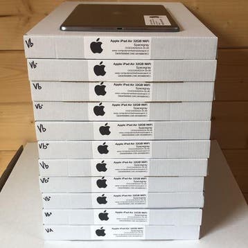 Voordeelbundel Apple iPad Air 9.7 32GB zwart WiFi (4G) +, Ophalen of Verzenden, Nieuw