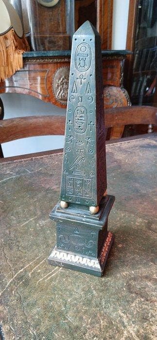 After M.Douma - 42 cm Revival obelisk - 2994 grams - Centre, Nieuw