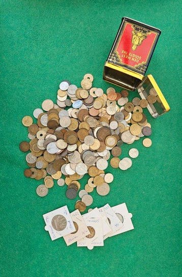 Wereld. 4.6 kg 20th cent. in 3 albums and a tin box, various