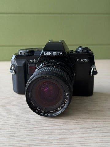 Minolta X-300s 35mm SLR Camera Outfit - With Minolta MD Zoom, Nieuw