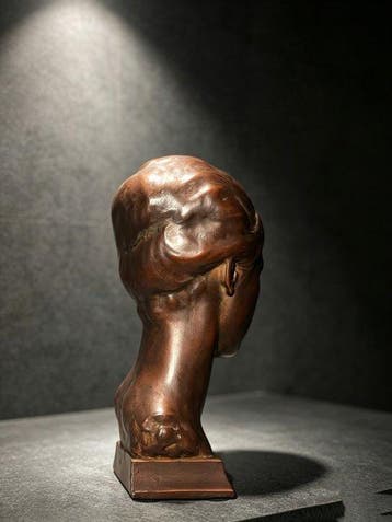 Beeld, Girl with closed eyes - 25 cm - Koude keramiek