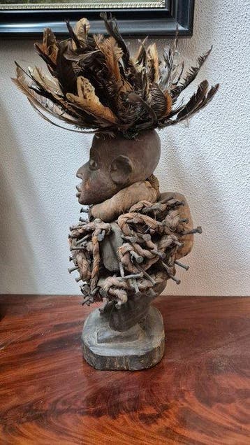 Nkisi Nkondi-krachtbeeld (fetisjbeeld), - Beeld -, Antiek en Kunst