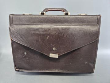 Klassischer Arztkoffer aus Leder – Vintage Praxisbegleiter
