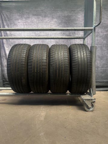 Banden set Goodyear Efficient Grip Perf * 225/55R17 97W, Banden en Velgen, Nieuw, 17 inch, Personenwagen