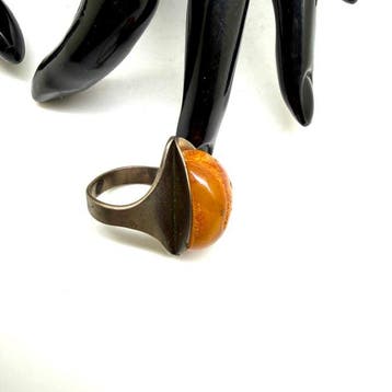 Vintage statement ring met een natuurlijke Baltische