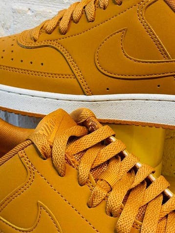 Nike - Low Caramel P43 - Sneakers - Maat: EU 43 - Nieuw met