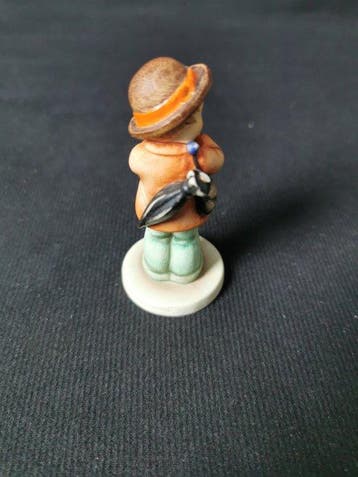 Beeldje, Goebel Hummel W Germany Hummel, Little fiddler -
