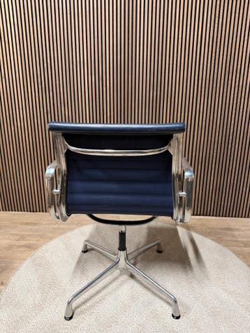 Vitra Eames Ea 117 (Blauwleer) - Meerdere Stuks Beschikbaar!, Verzenden, Zo goed als nieuw