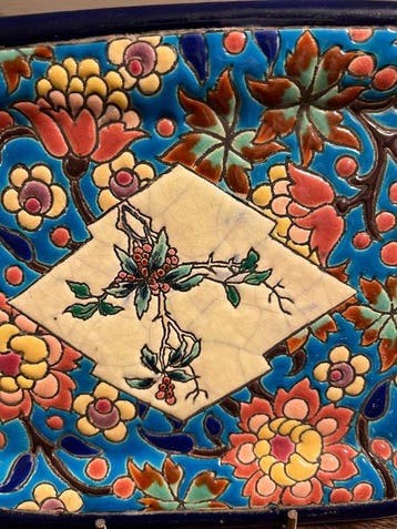 Emaux de Longwy - Réhaussé main - Assiette - Faïence et