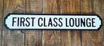 Reclamebord - First Class Lounge - 74 cm - Hout, Hobby & Loisirs créatifs, Trains miniatures | Échelles Autre