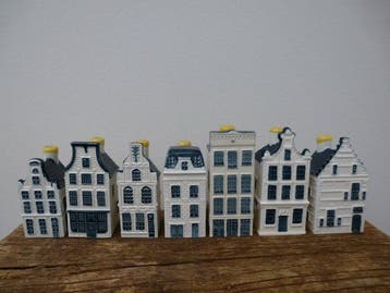 KLM-huisje - Zeven KLM/Bols huisjes gevuld met Bols, Antiek en Kunst
