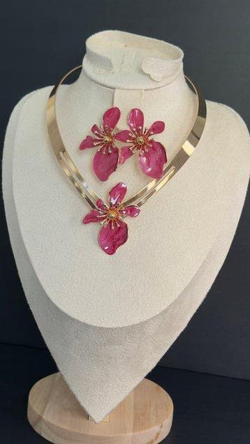 Beau ensemble floral émaillé - fuchsia avec finition dorée –, Nieuw