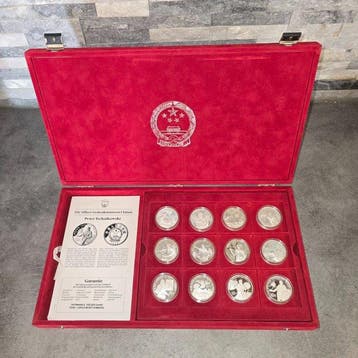 China. 12 x 5 Yuan en 12 x 10 Yuan Die offiziellen