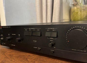 Luxman - LV-100 Solid state geïntegreerde versterker