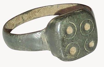 Oud-Romeins Brons, -Ring Evils Eyes met motieven van vier