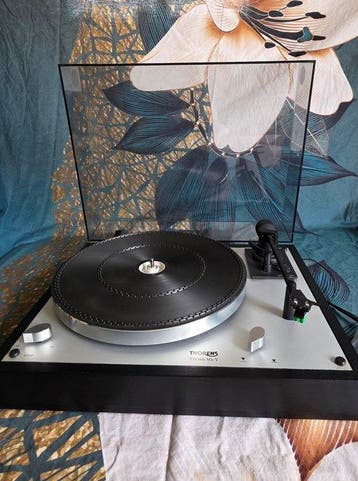 Thorens - TD 166 Mk V 2-snel riemaandrijving met zwevende, Nieuw