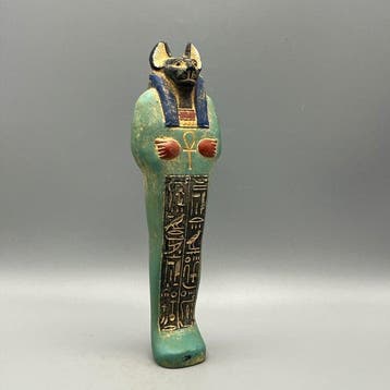 Replica van het oude Egyptische Standbeeld van Bastet, de