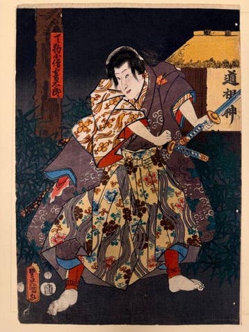 Een Kabuki-scène met acteurs bij een Dosojin-schrijn in de