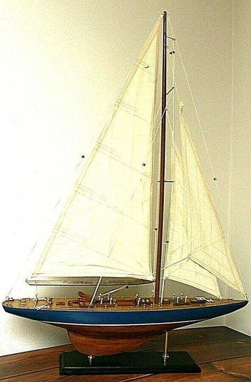 Pas à léchelle - Bateau miniature