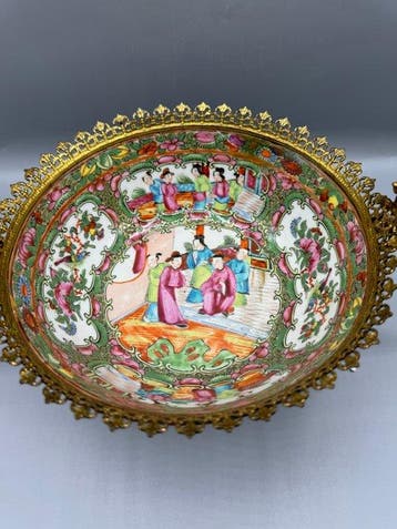 Chinese Export Famille Rose Medallion mounted bowl - Bol -