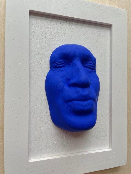 gregos - Blue kiss on white background-White frame, Antiek en Kunst, Kunst | Designobjecten