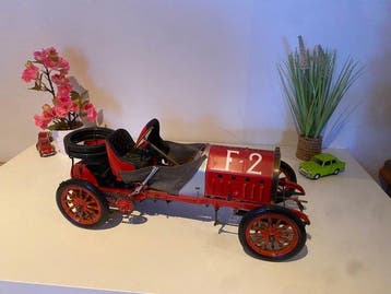Pocher 1:8 - Modelauto - Fiat F2 130-hp