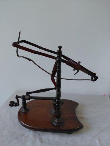 Wijnaccessoire - IJzer - Antieke Decanteur