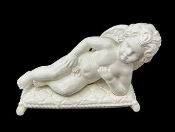 sculptuur, Scultura di Putto Alato sdraiato su Cuscino