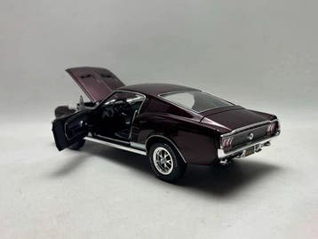 Auto World 1:18 - Modelauto - Ford Mustang GT 2+2 1967